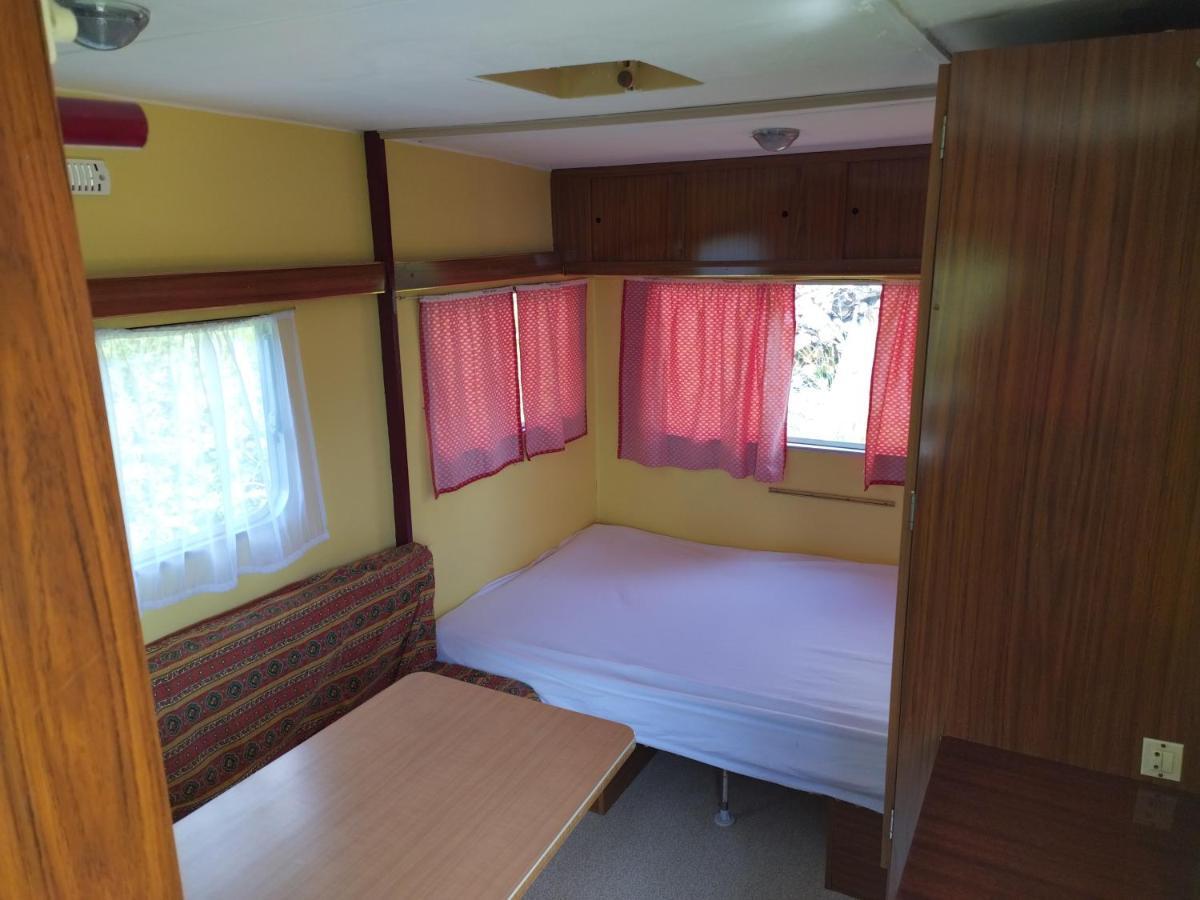 Camping La Foret Du Morvan Vintage Caravan Larochemillay Luaran gambar